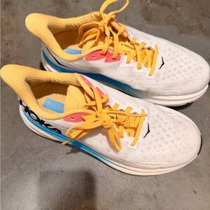 Hoka Clifton 9